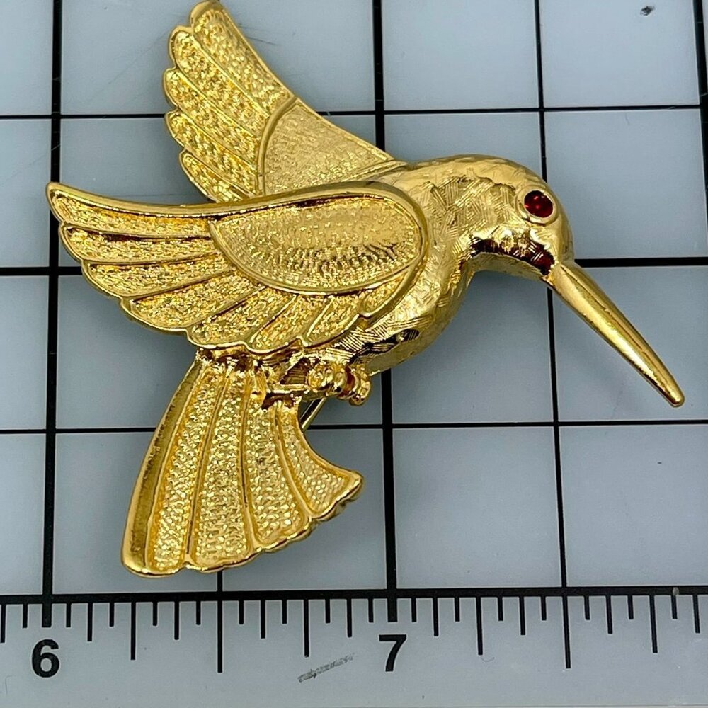 Avon Gold Tone Hummingbird Bird Brooch Pin Red Rhinestone Eye Textured Wings - Picture 3 of 4